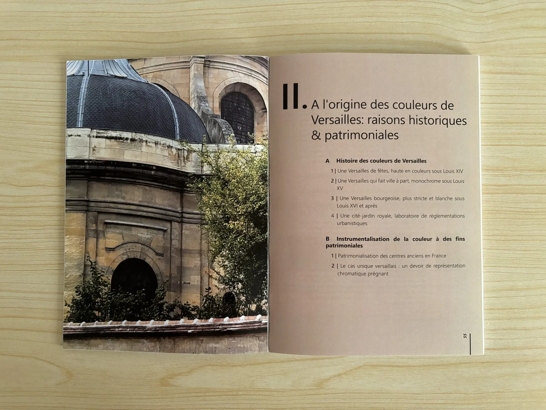 Spread: a Versailles stone monument and the chapter “At the origin of the colors of Versailles”